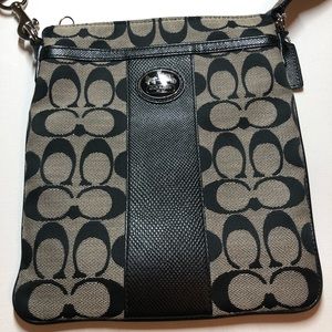 ⭐️SOLD⭐️Coach crossbody